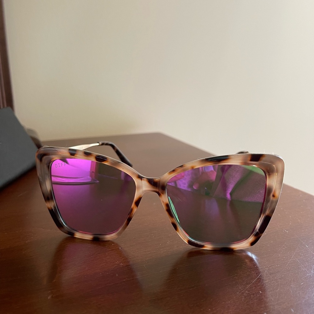 Diff Eyewear Tortoise Cat-Eye Sunglasses with Purple Lenses